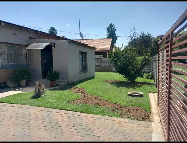 3 BEDROOM HOUSE FOR SALE IN OOS EINDE
